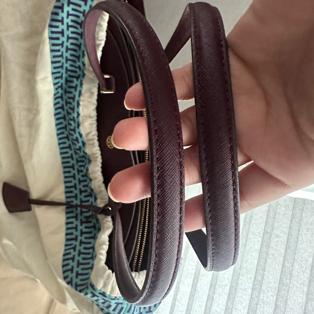 Tory Burch Robinson Saffiano Burgundy large tote - Picture 9 of 14